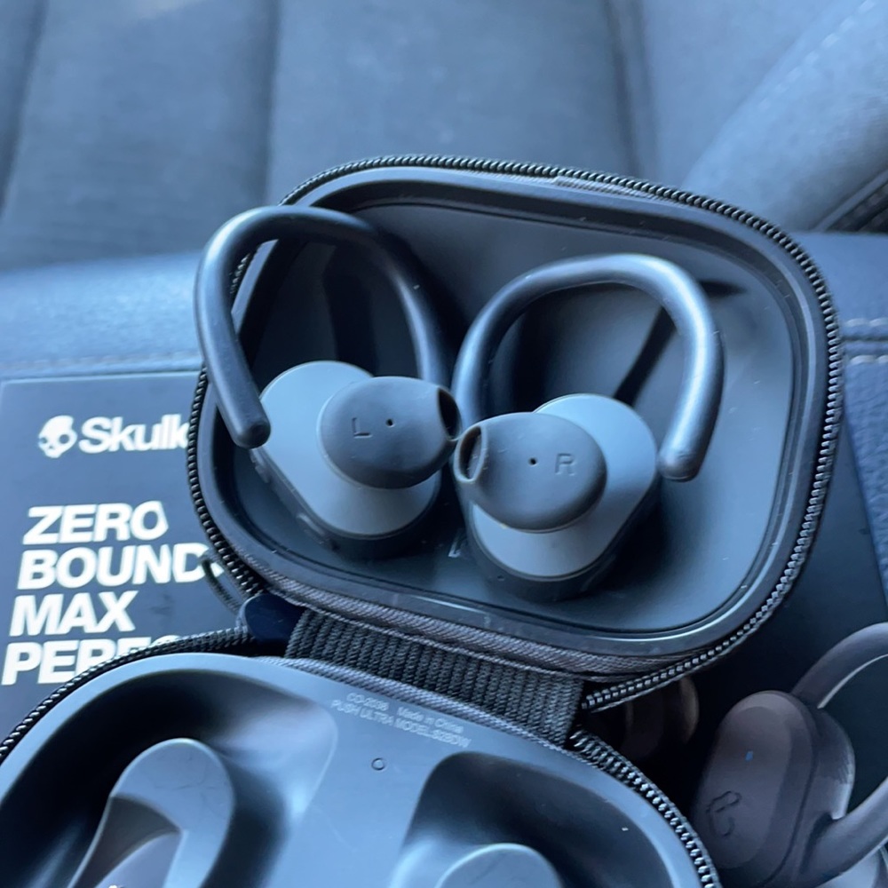 Skullcandy wireless ear buds - Picture 4 of 5